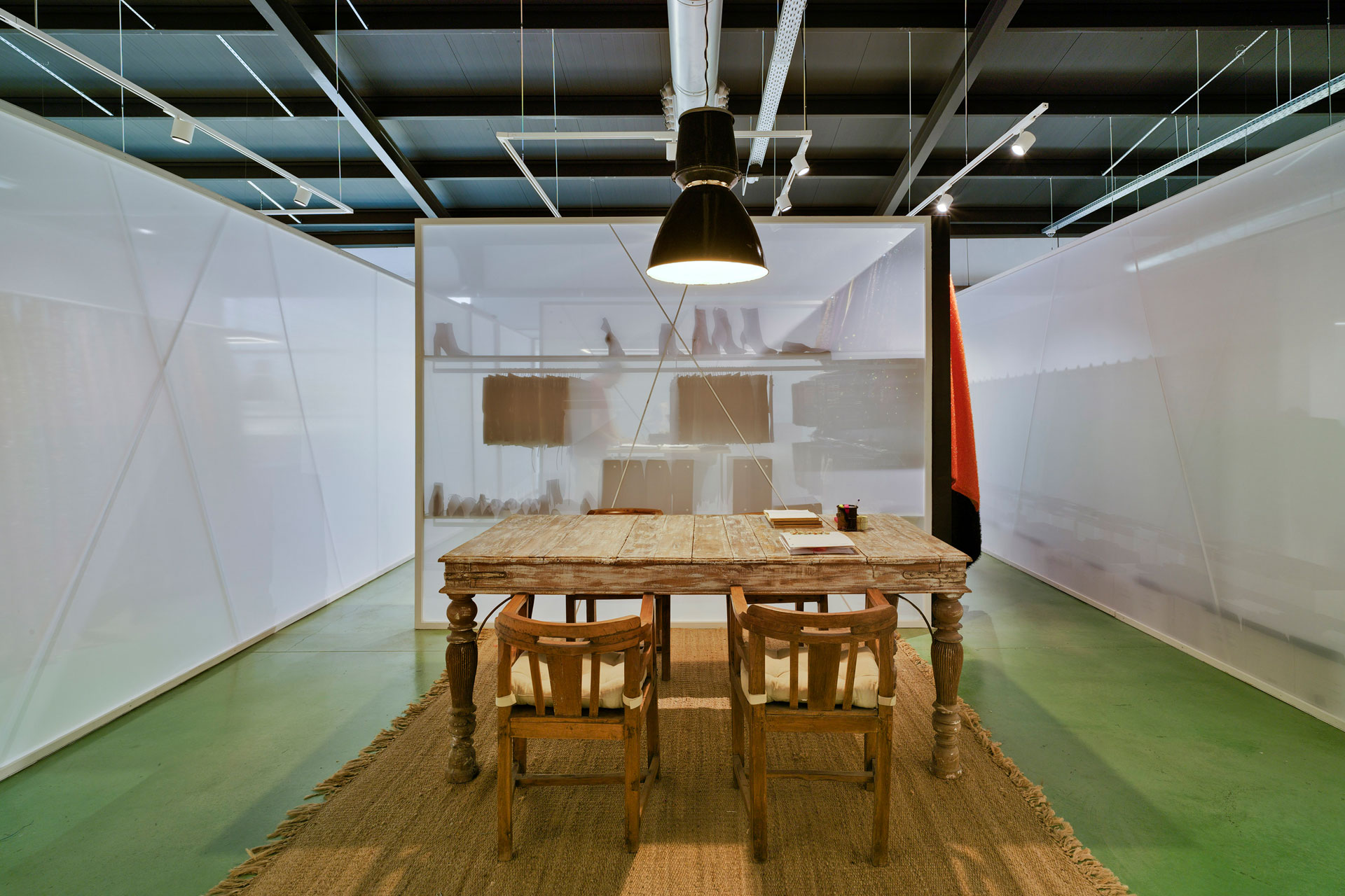 Proyecto reforma oficinas Isisi zona de trabajo textil