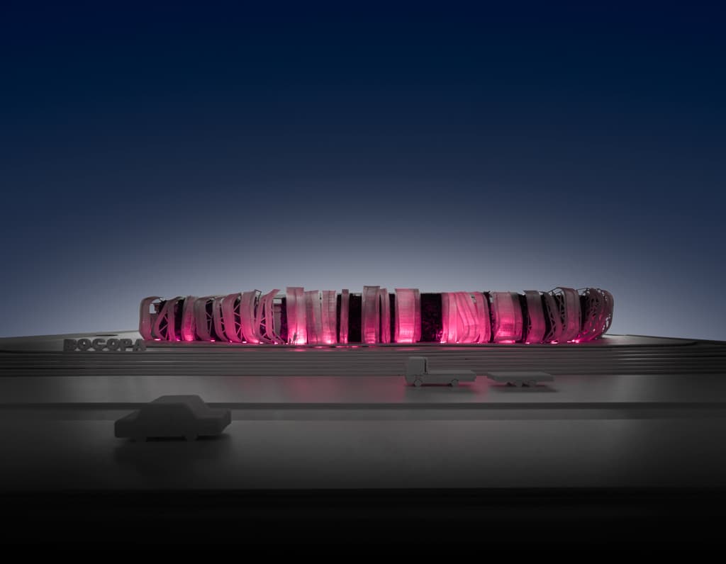 Render nocturno concurso fachada Bocopa en Petrer con tejidos prismaticos retroiluminados — estudio de arquitectura Alicante tamatestudio